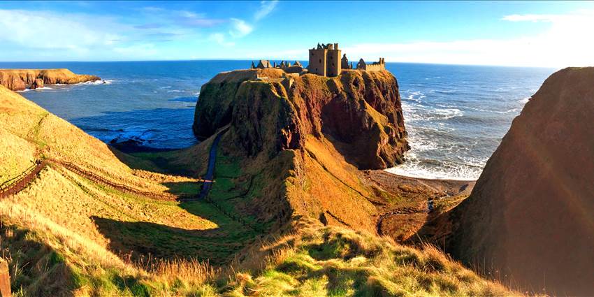 Visitors Returning to Dunnottar Castle